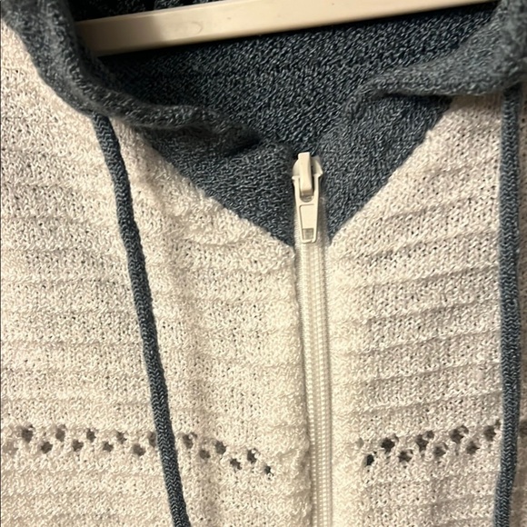 Source Unknown Zip Up Sweater in Gray and Blue with Sporty Color Block knit - Picture 5 of 9